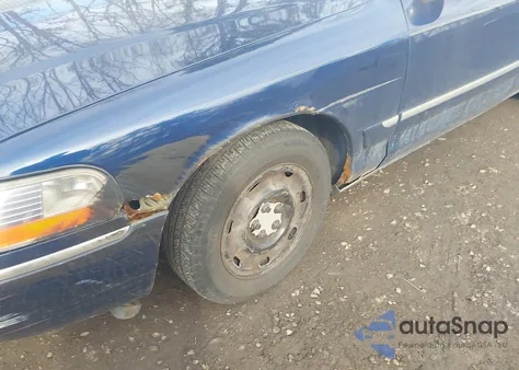 2004 Mercury Grand Marquis Gs z USA, uszkodzony, nr VIN 2MEFM74W14X652587